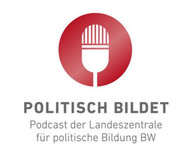 Das Bild zeigt das Logo des Podcasts &quot;Politisch bildet&quot; der Landeszentrale für politische Bildung Baden-Württemberg.